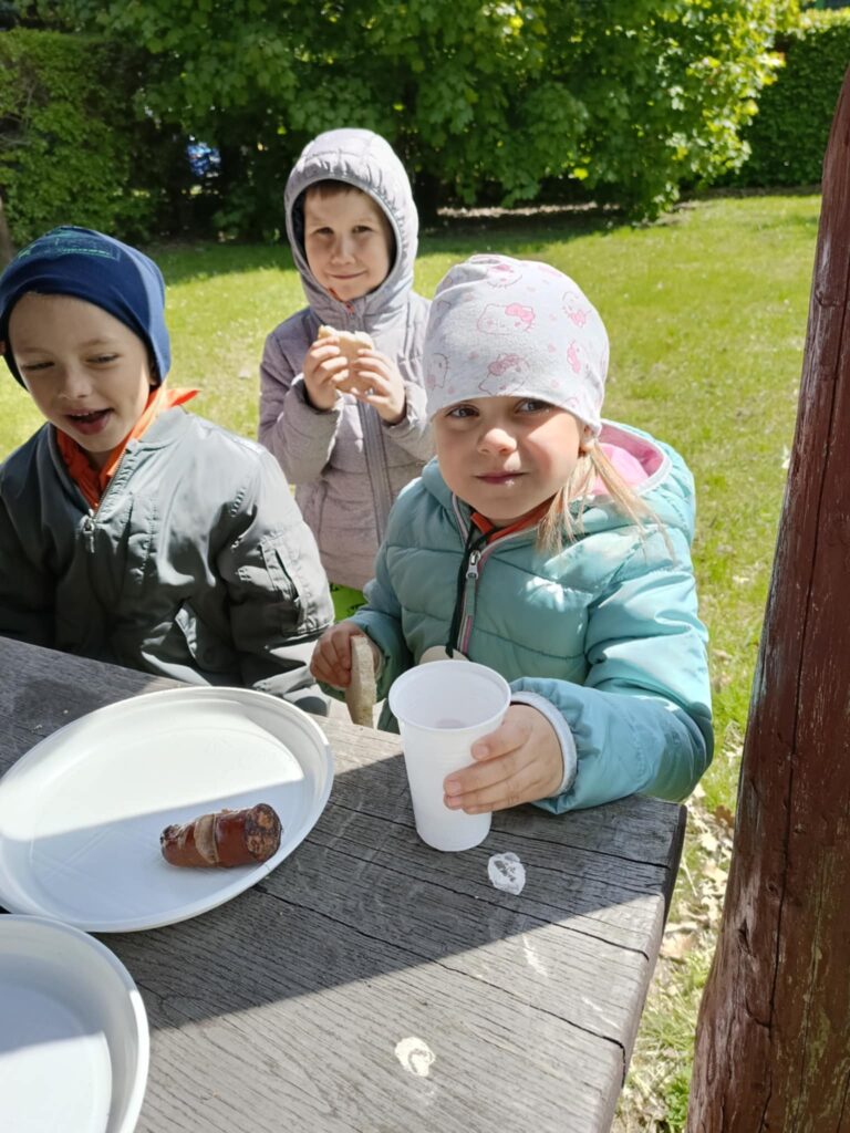 Leśna przygoda naszych „Biedronek”