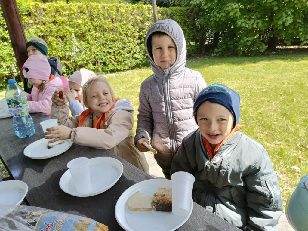 Leśna przygoda naszych „Biedronek”