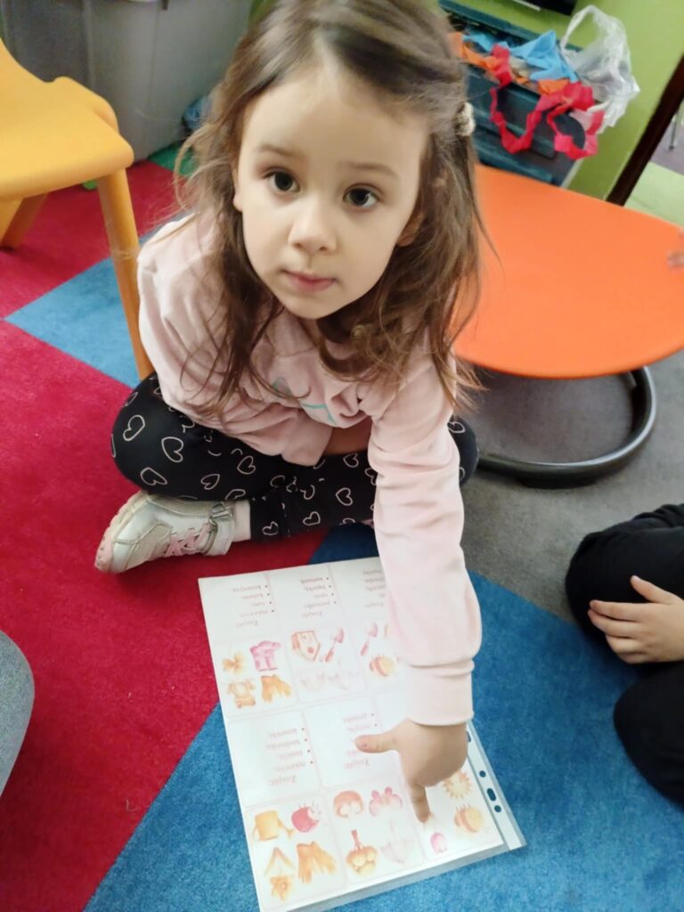 kolorowe zajęcia logopedyczne