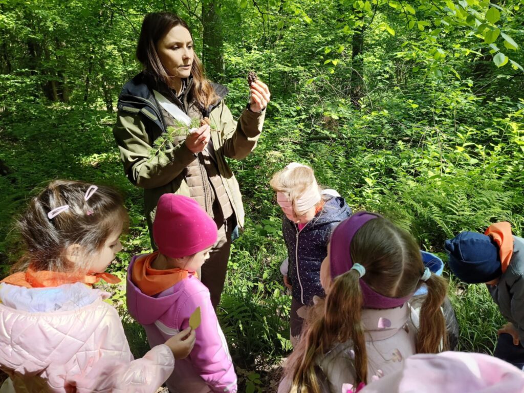 Leśna przygoda naszych „Biedronek”