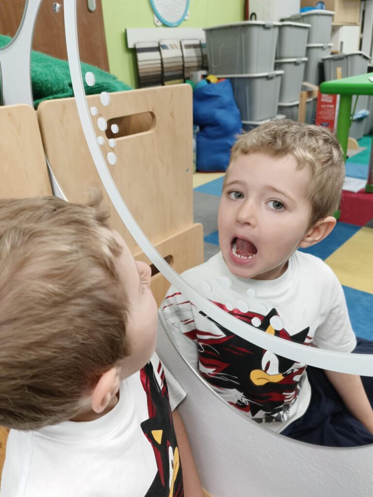 kolorowe zajęcia logopedyczne