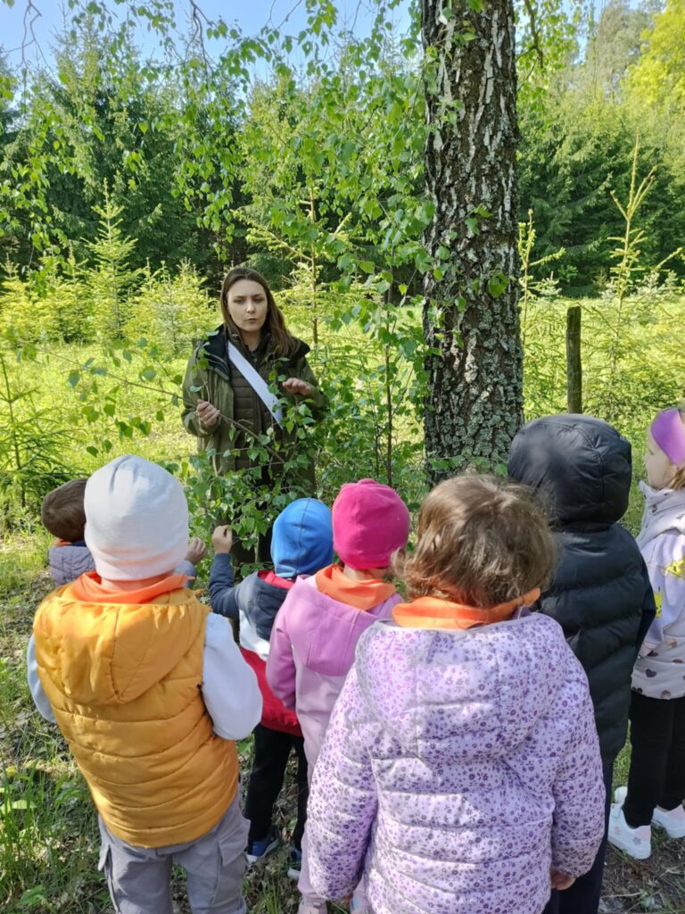 Leśna przygoda naszych „Biedronek”