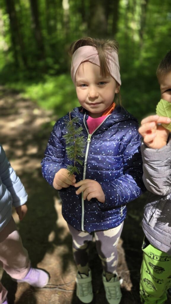 Leśna przygoda naszych „Biedronek”