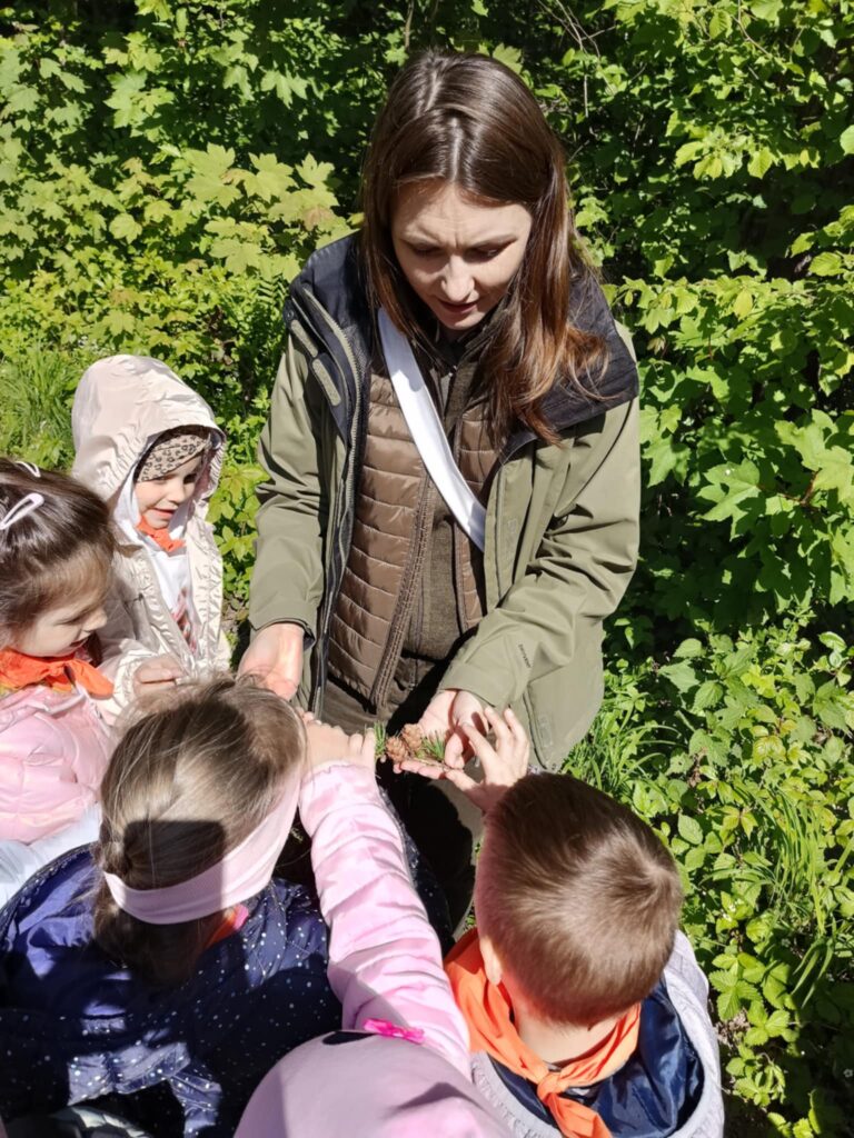 Leśna przygoda naszych „Biedronek”