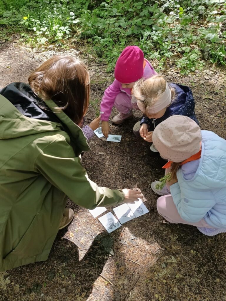 Leśna przygoda naszych „Biedronek”