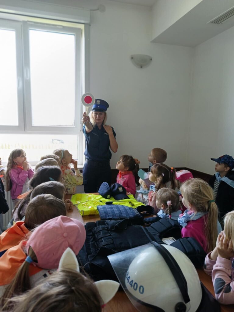Wizyta „Biedronek” na Komendzie Powiatowej Policji w Łęcznej