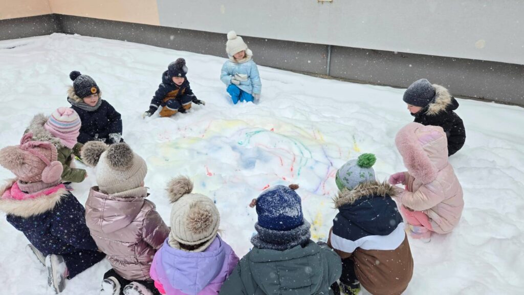 malowanie na śniegu Słoneczka