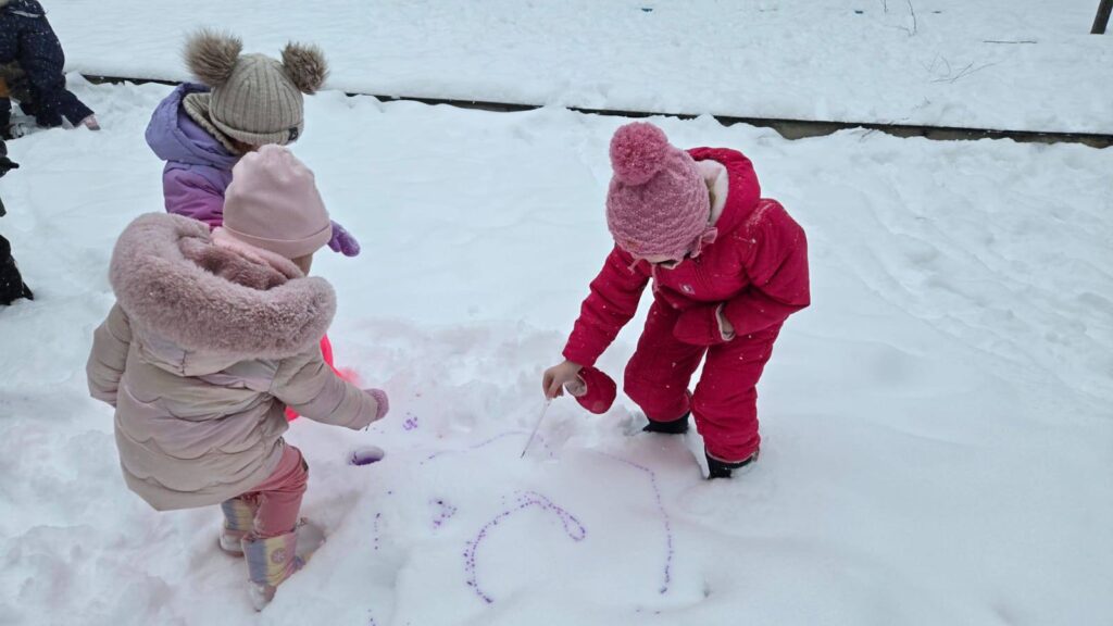 malowanie na śniegu Słoneczka