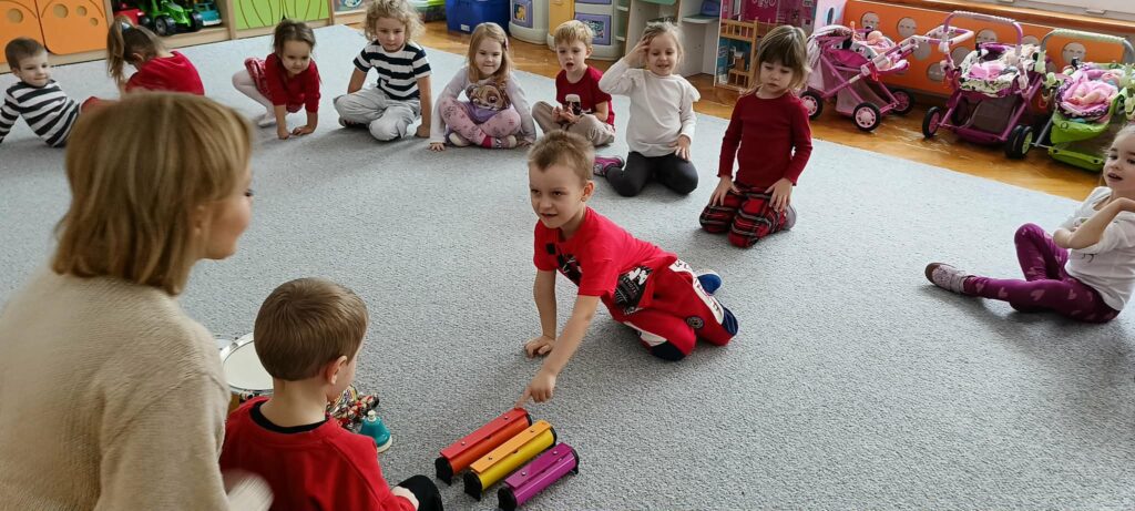 „Słoneczka” realizują Program „Poznaję Dźwięki”