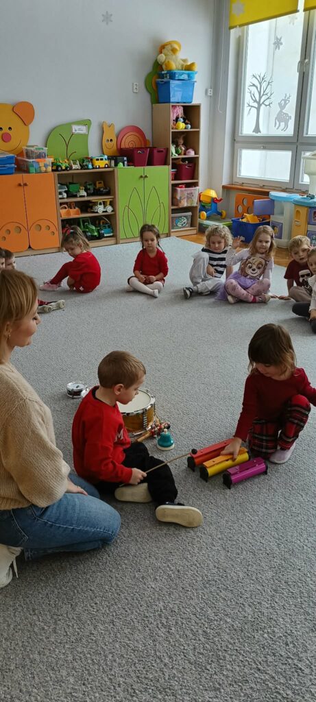 „Słoneczka” realizują Program „Poznaję Dźwięki”