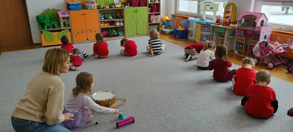 „Słoneczka” realizują Program „Poznaję Dźwięki”