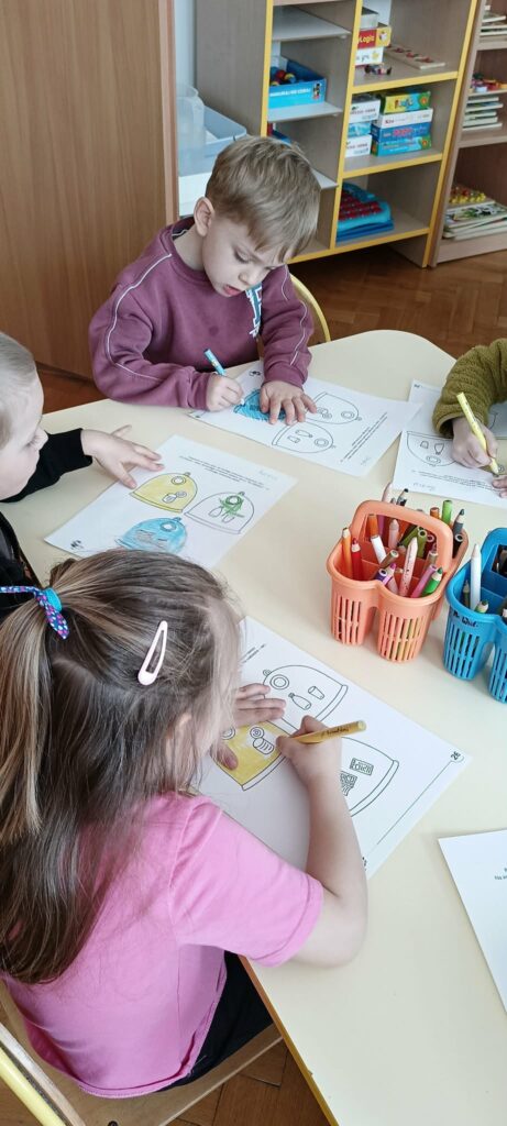 Dzieci z grupy „Słoneczka” poznają zasady dbania o środowisko