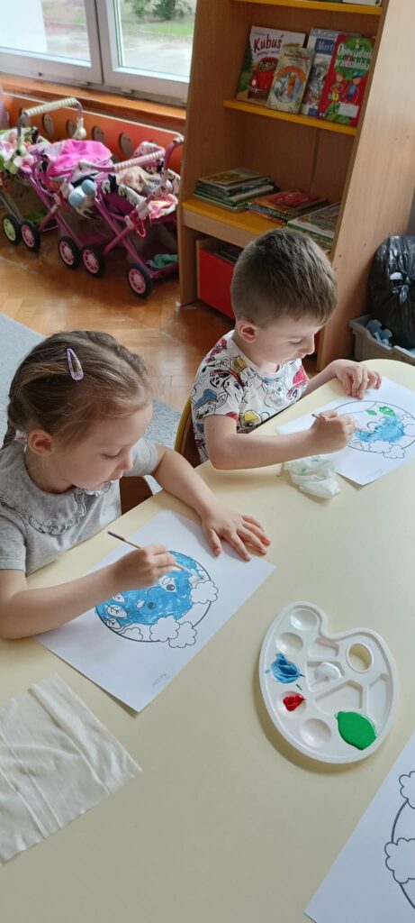Dzieci z grupy „Słoneczka” poznają zasady dbania o środowisko