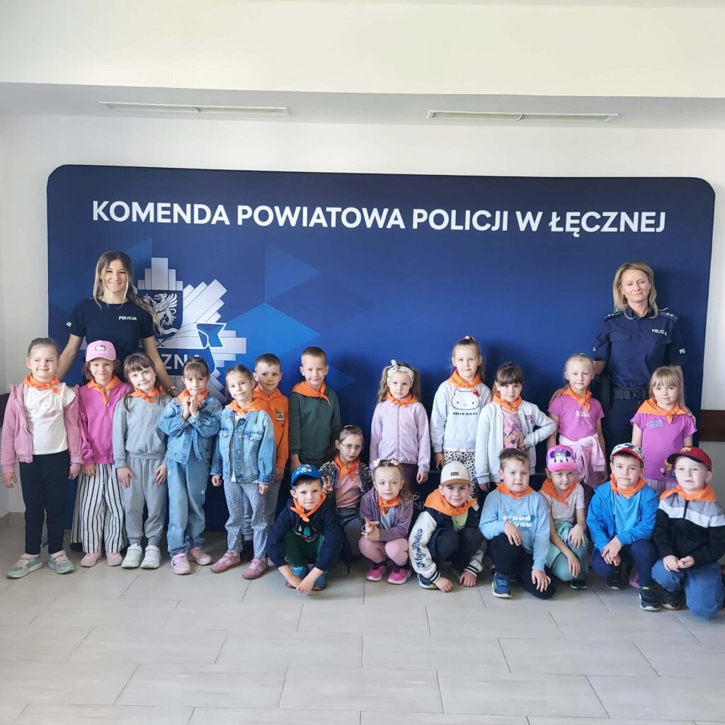 „Biedronki” i „Motylki” z wizytą w Komendzie Powiatowej Policji w Łęcznej