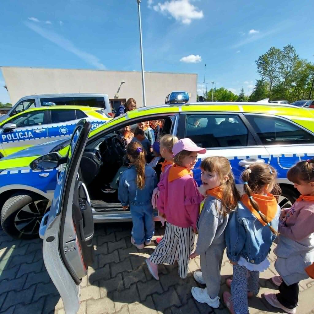 „Biedronki” i „Motylki” z wizytą w Komendzie Powiatowej Policji w Łęcznej
