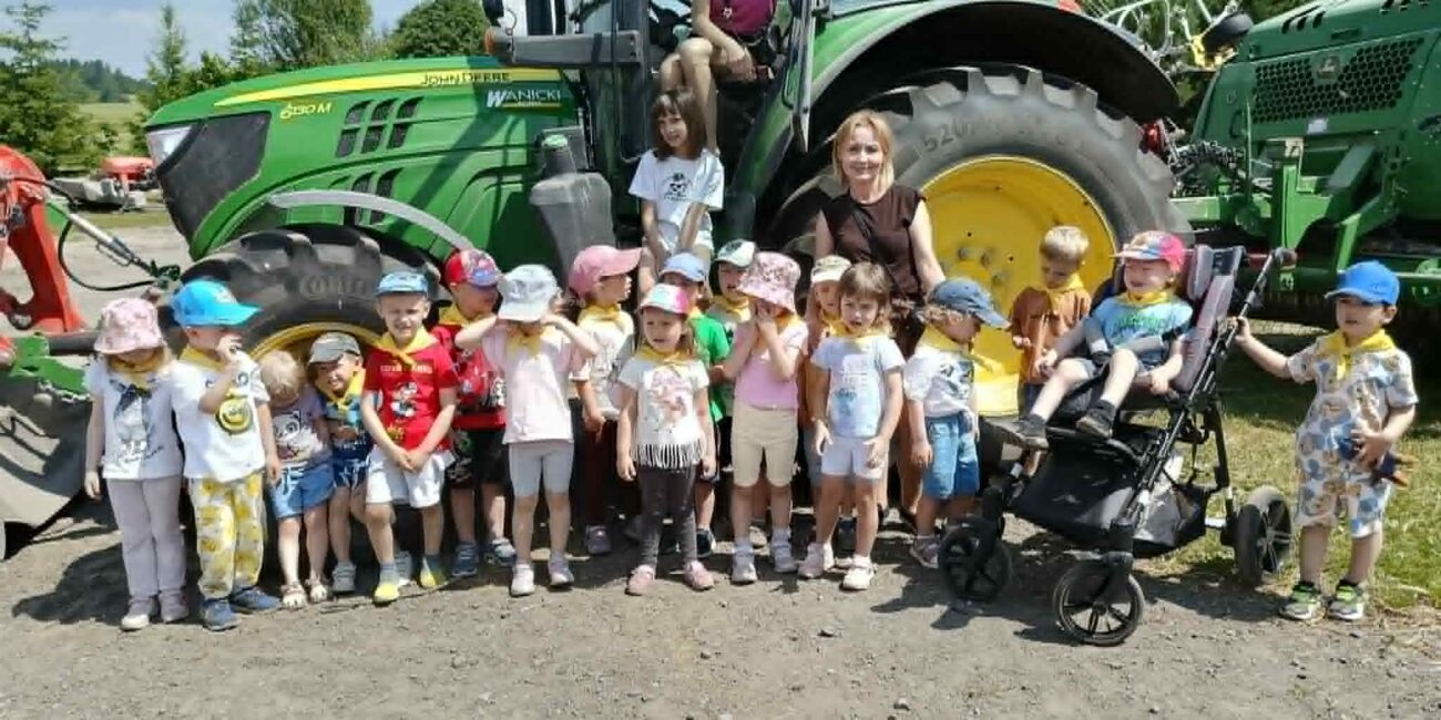 „Słoneczka” na wycieczce "Pod Kasztanem”