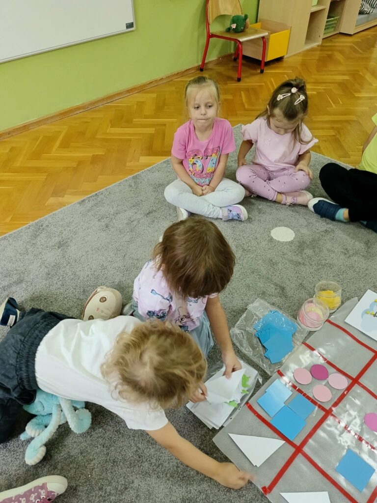 Kodowanie, figury i gimnastyka w „Motylkach"
