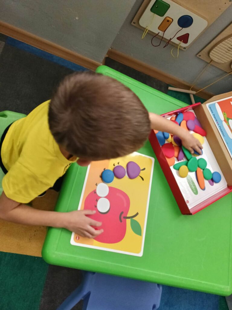 Sensoryczna gimnastyka buzi oraz języka – zajęcia logopedyczne