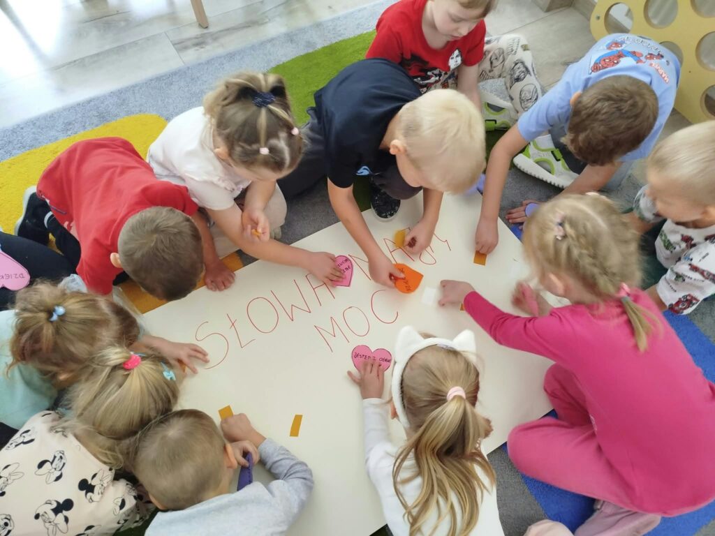 Dzieciństwo mocy bez przemocy