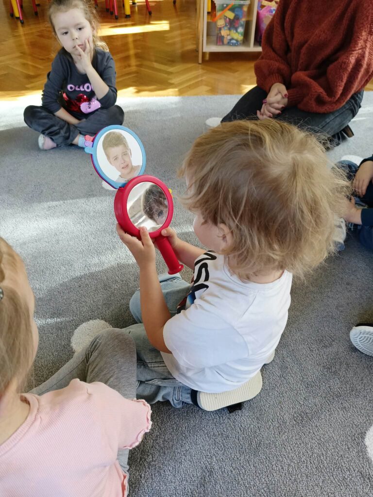 Dzieciństwo mocy bez przemocy