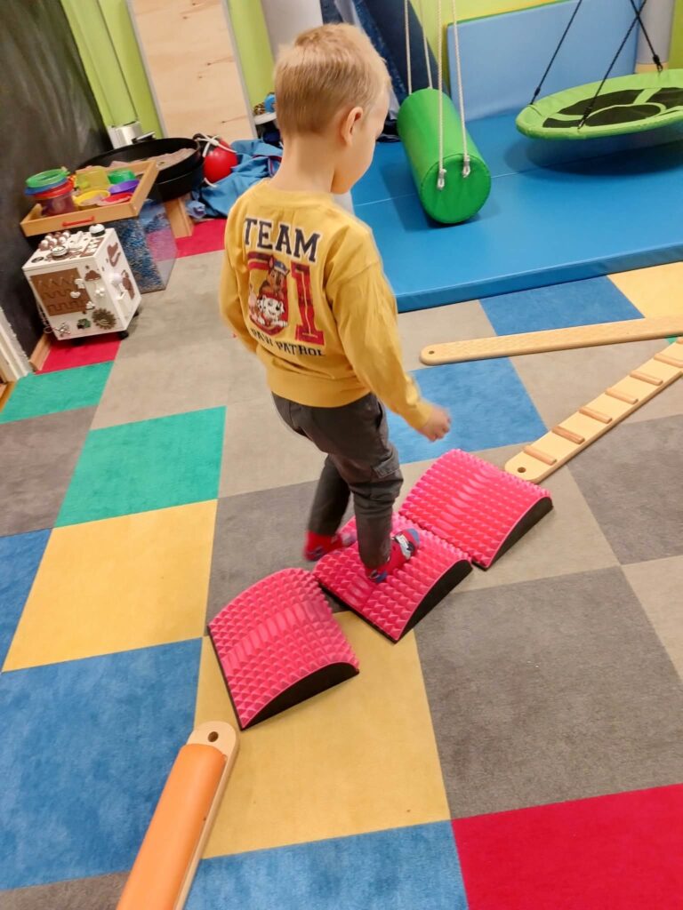 Sensoryczna gimnastyka buzi oraz języka – zajęcia logopedyczne