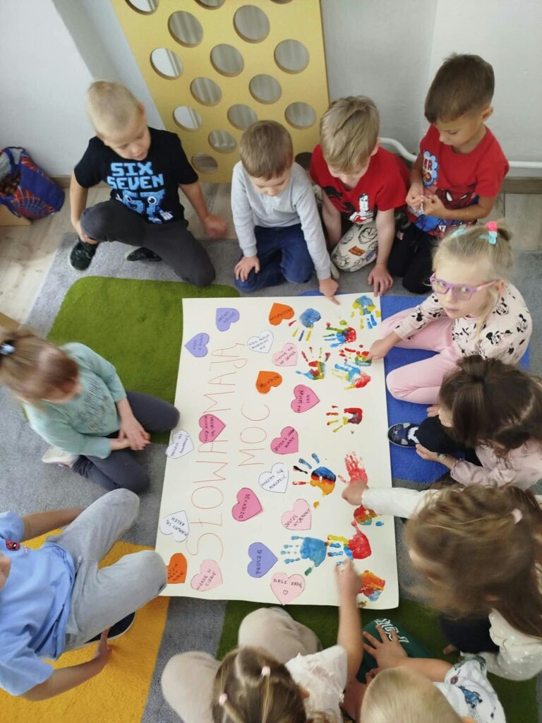 Dzieciństwo mocy bez przemocy