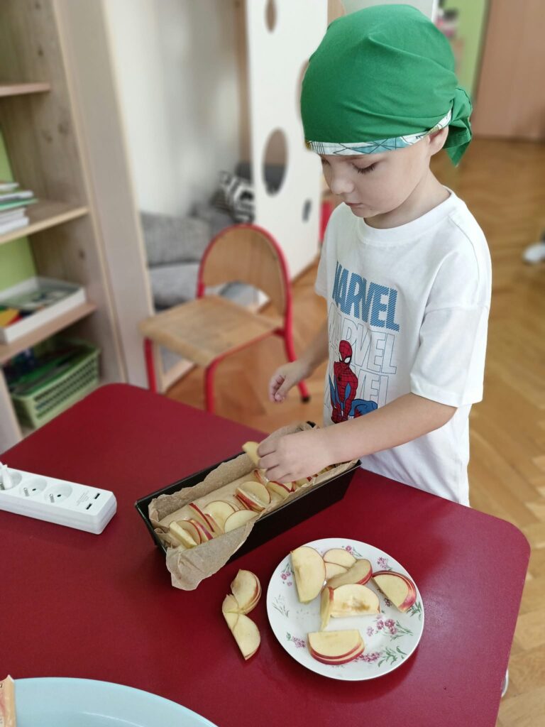 Słoneczka pieką ciasto